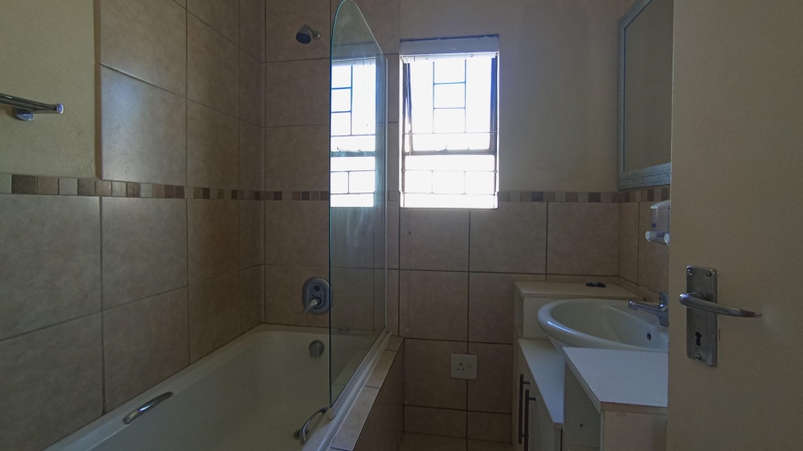 3 Bedroom Property for Sale in Kosmosdal Gauteng
