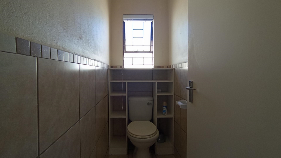 3 Bedroom Property for Sale in Kosmosdal Gauteng