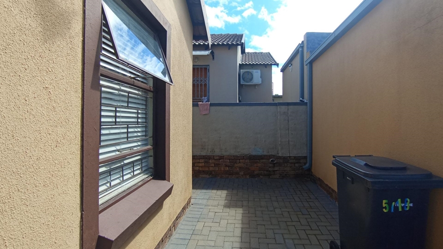 3 Bedroom Property for Sale in Kosmosdal Gauteng