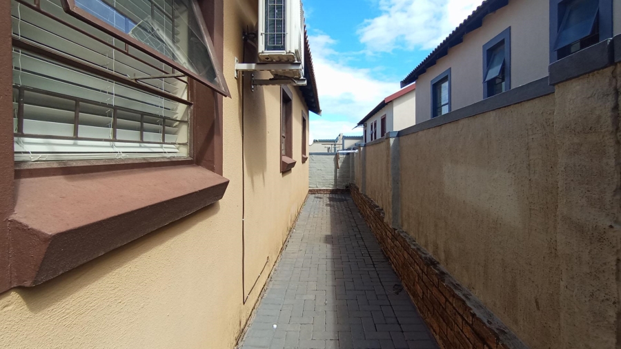 3 Bedroom Property for Sale in Kosmosdal Gauteng