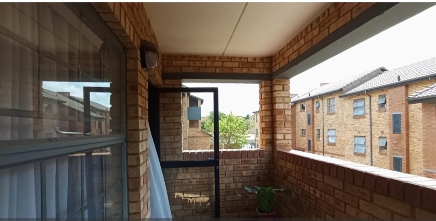 2 Bedroom Property for Sale in Erand Gardens Gauteng