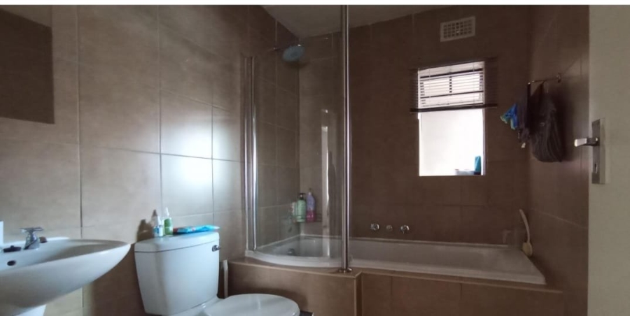 2 Bedroom Property for Sale in Erand Gardens Gauteng