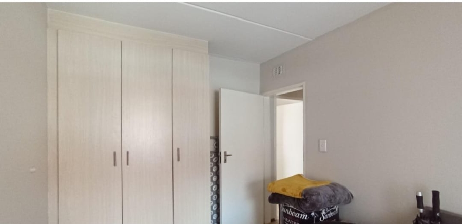 2 Bedroom Property for Sale in Erand Gardens Gauteng