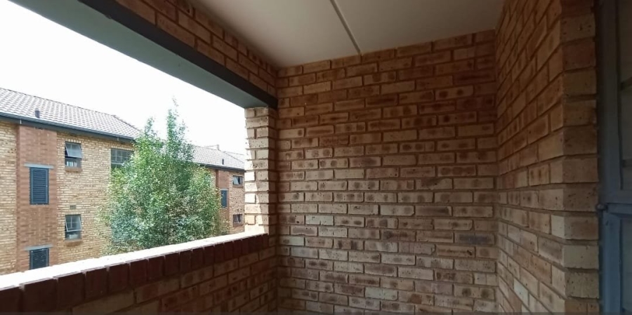2 Bedroom Property for Sale in Erand Gardens Gauteng