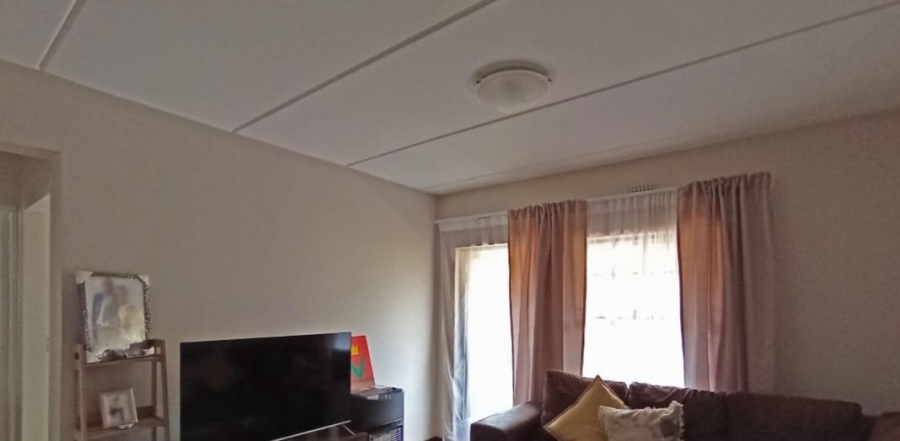 2 Bedroom Property for Sale in Erand Gardens Gauteng