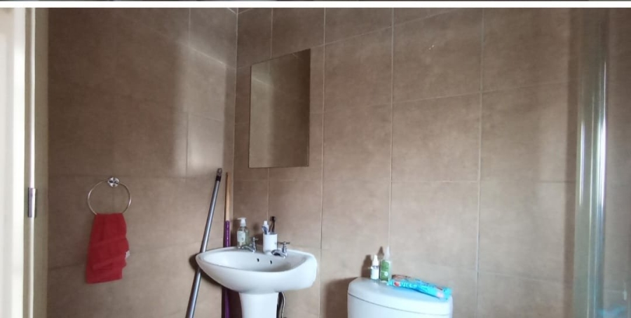 2 Bedroom Property for Sale in Erand Gardens Gauteng