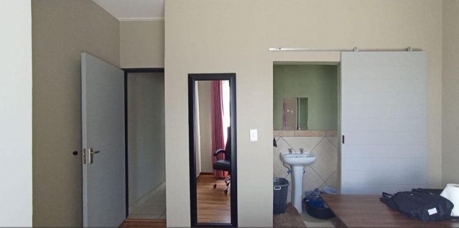 2 Bedroom Property for Sale in Glen Austin Gauteng