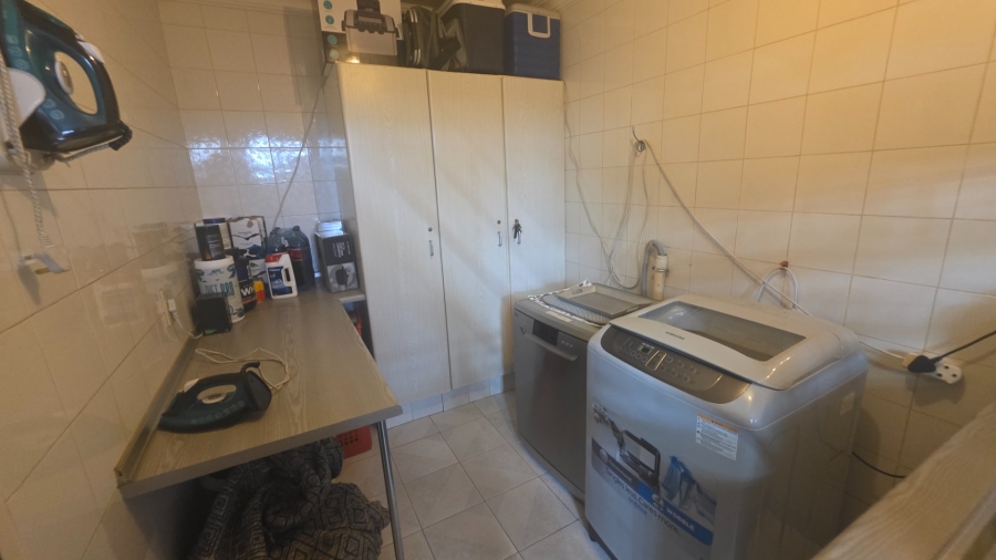 7 Bedroom Property for Sale in Laudium Gauteng