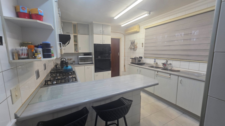 7 Bedroom Property for Sale in Laudium Gauteng