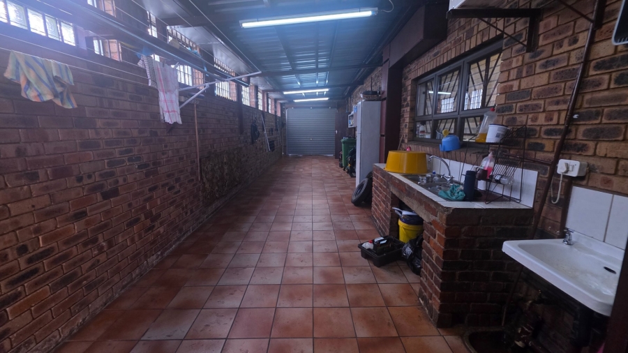 7 Bedroom Property for Sale in Laudium Gauteng