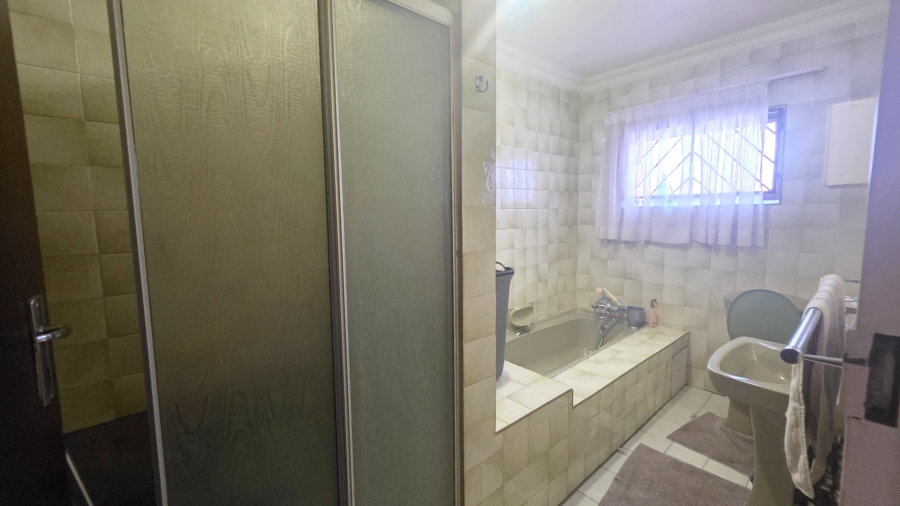 7 Bedroom Property for Sale in Laudium Gauteng