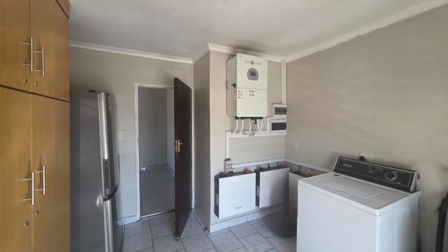 7 Bedroom Property for Sale in Laudium Gauteng