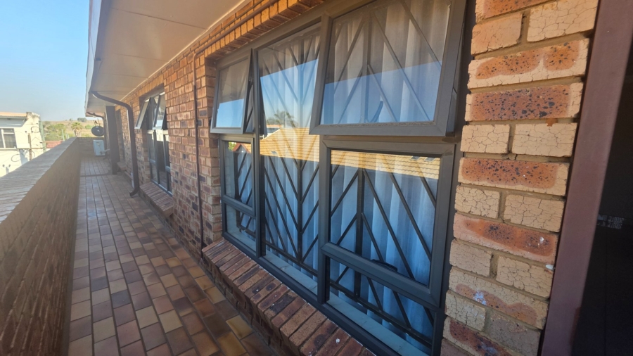 7 Bedroom Property for Sale in Laudium Gauteng
