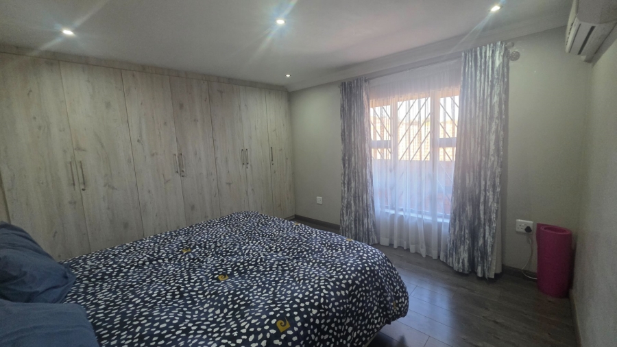 7 Bedroom Property for Sale in Laudium Gauteng