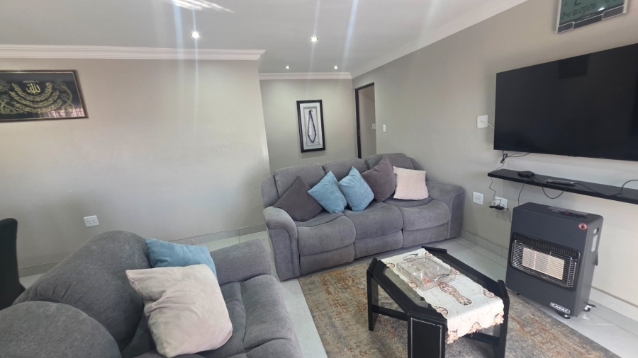 7 Bedroom Property for Sale in Laudium Gauteng
