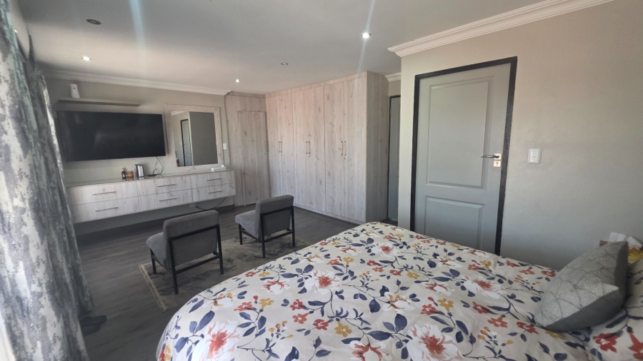7 Bedroom Property for Sale in Laudium Gauteng