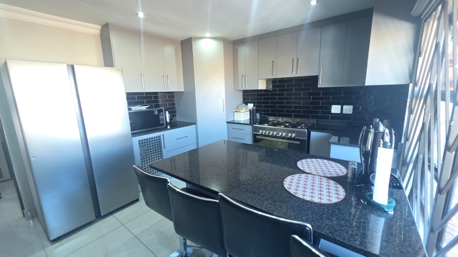 7 Bedroom Property for Sale in Laudium Gauteng