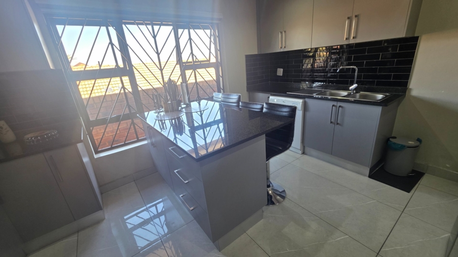 7 Bedroom Property for Sale in Laudium Gauteng