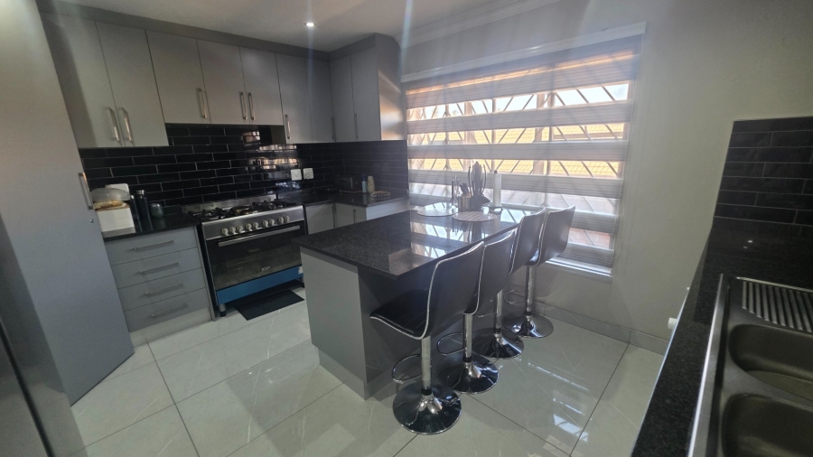 7 Bedroom Property for Sale in Laudium Gauteng