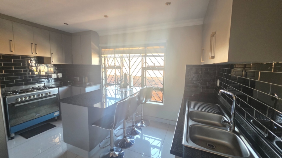7 Bedroom Property for Sale in Laudium Gauteng
