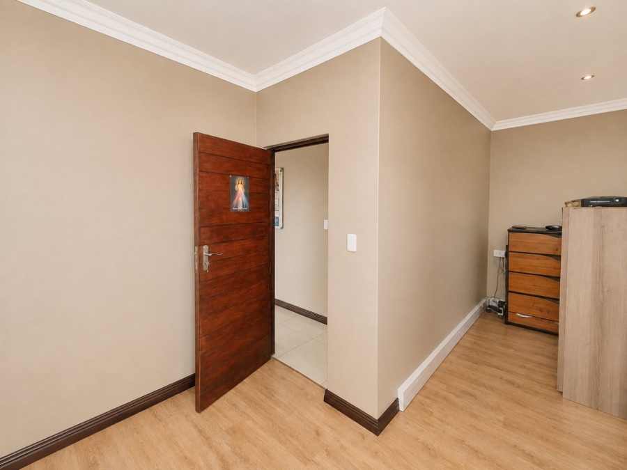 5 Bedroom Property for Sale in Sunnyridge Gauteng