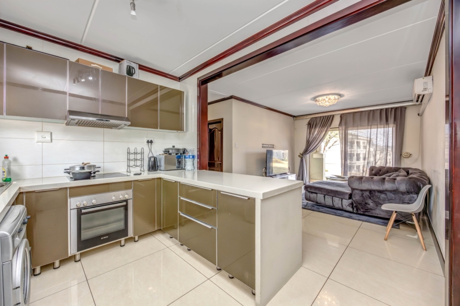 2 Bedroom Property for Sale in Maroeladal Gauteng