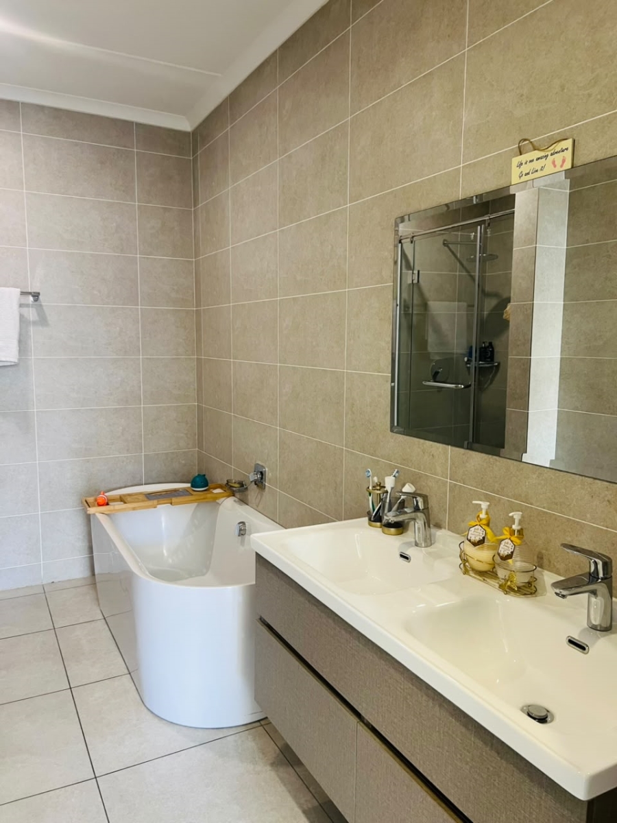 2 Bedroom Property for Sale in Greenstone Hill Gauteng