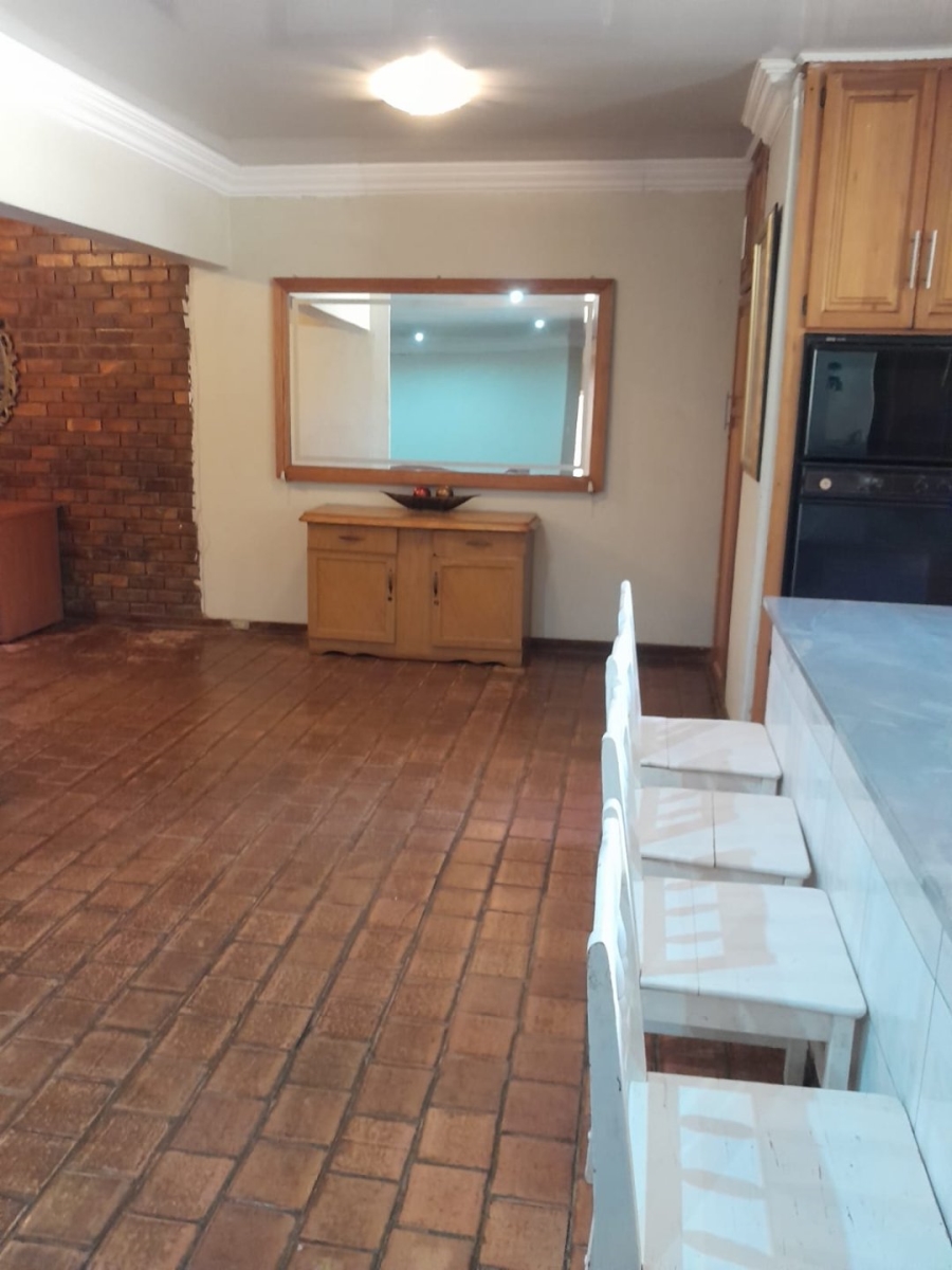 5 Bedroom Property for Sale in The Orchards Gauteng