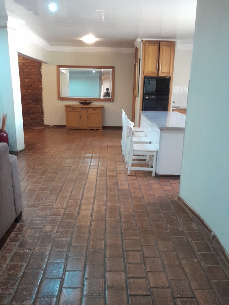 5 Bedroom Property for Sale in The Orchards Gauteng