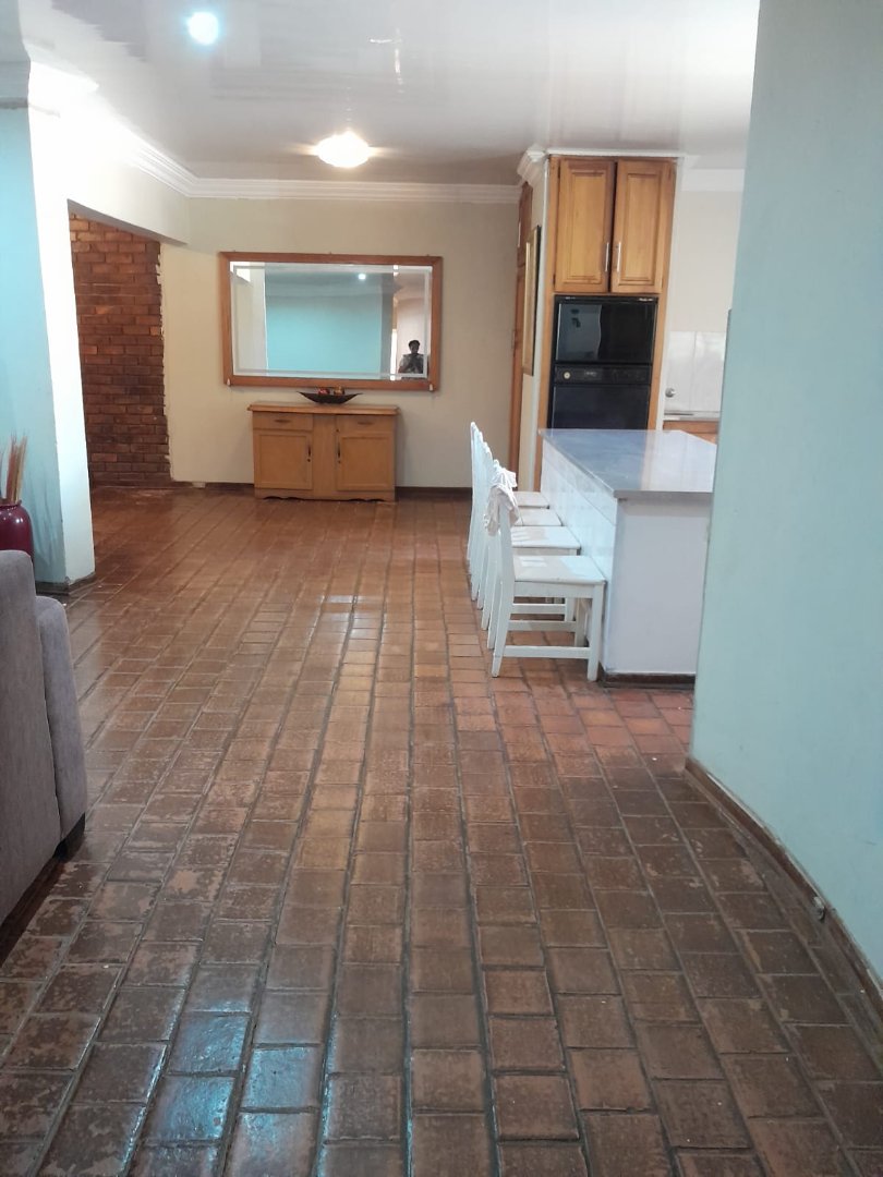 5 Bedroom Property for Sale in The Orchards Gauteng