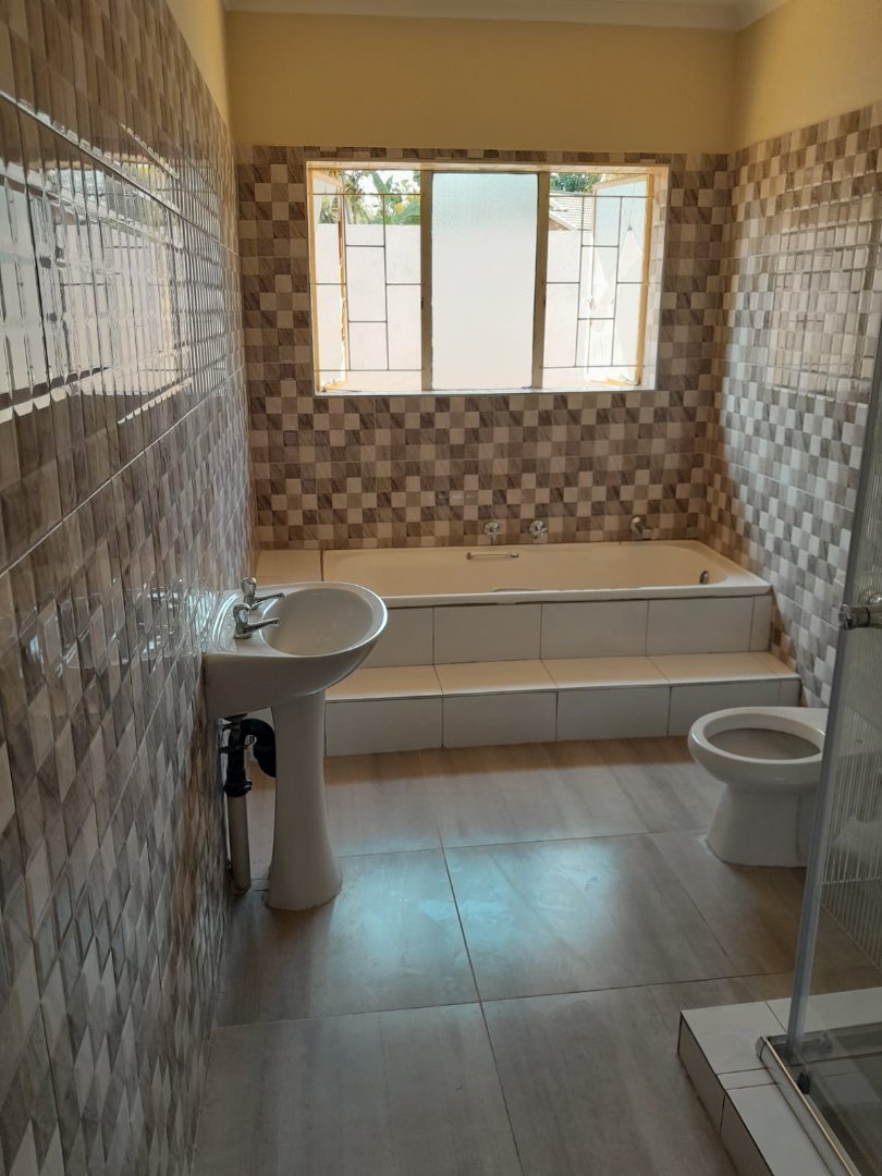 5 Bedroom Property for Sale in The Orchards Gauteng