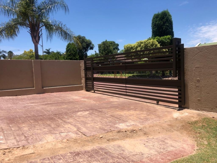 5 Bedroom Property for Sale in The Orchards Gauteng