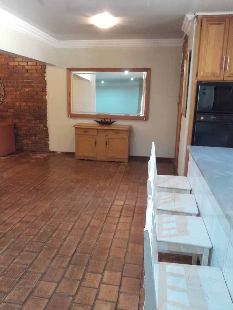 5 Bedroom Property for Sale in The Orchards Gauteng