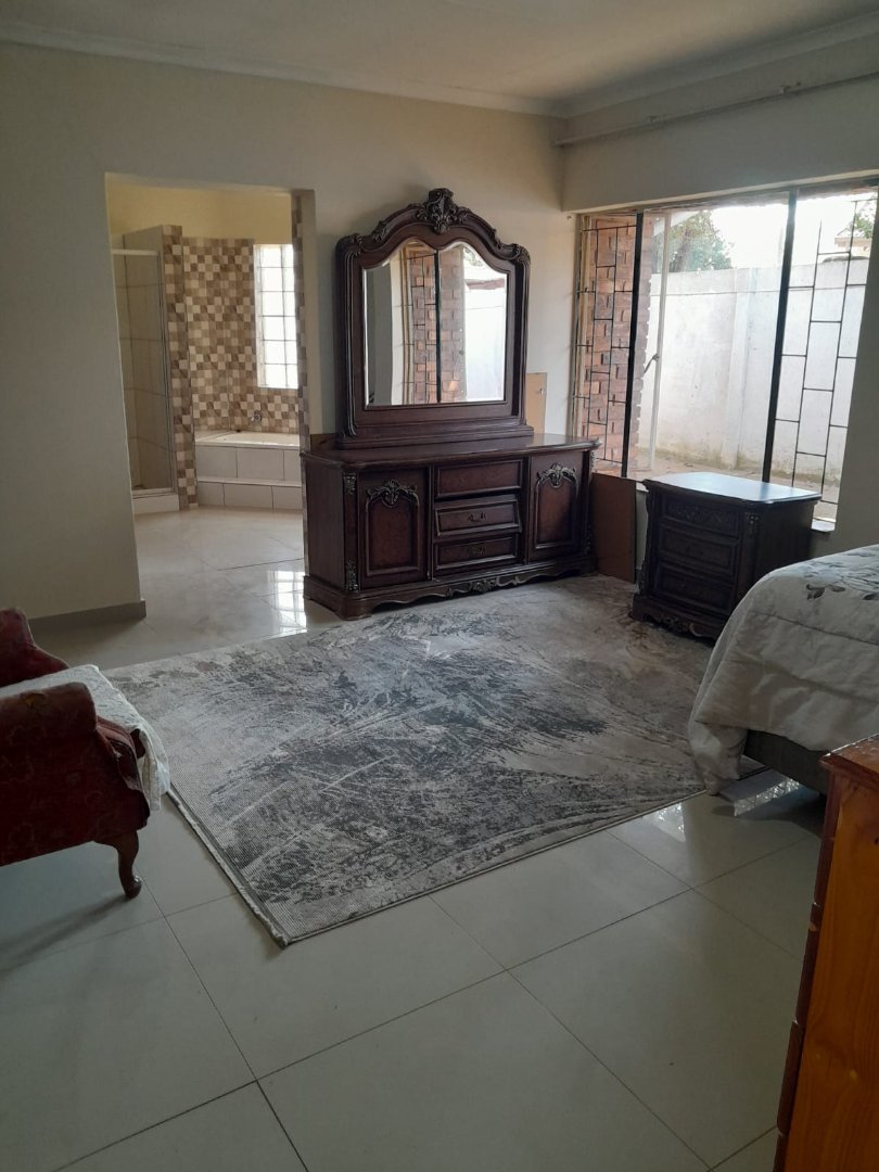 5 Bedroom Property for Sale in The Orchards Gauteng