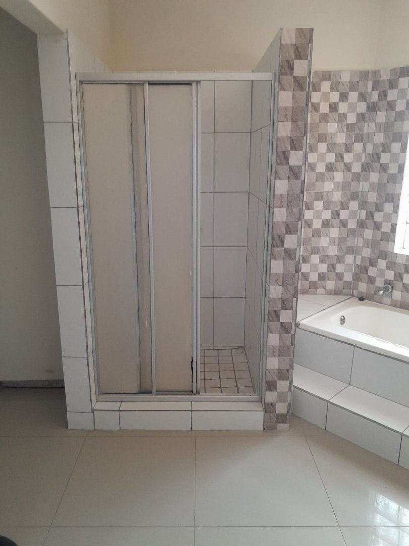 5 Bedroom Property for Sale in The Orchards Gauteng