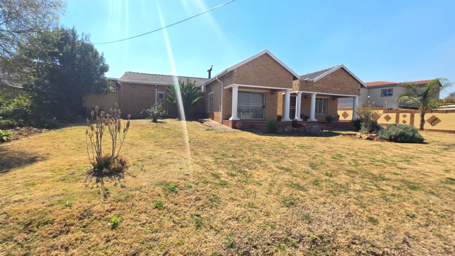  Bedroom Property for Sale in Erasmia Gauteng