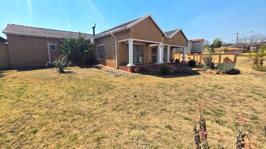 Bedroom Property for Sale in Erasmia Gauteng