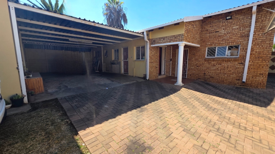  Bedroom Property for Sale in Erasmia Gauteng