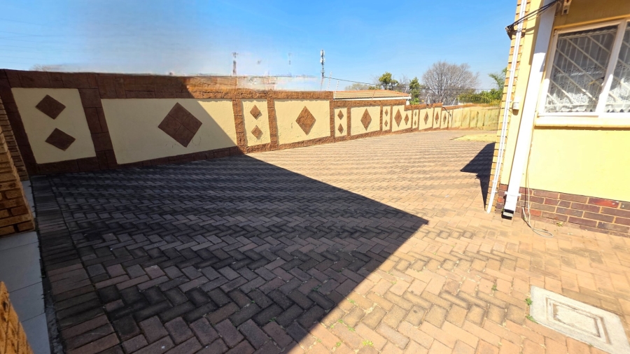  Bedroom Property for Sale in Erasmia Gauteng