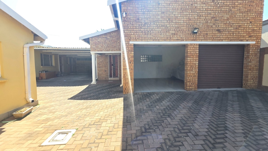  Bedroom Property for Sale in Erasmia Gauteng