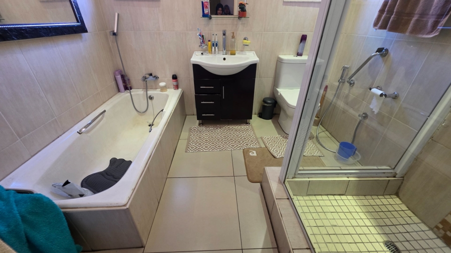  Bedroom Property for Sale in Erasmia Gauteng