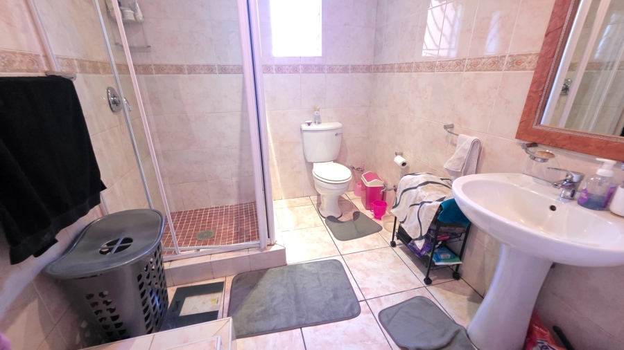  Bedroom Property for Sale in Erasmia Gauteng