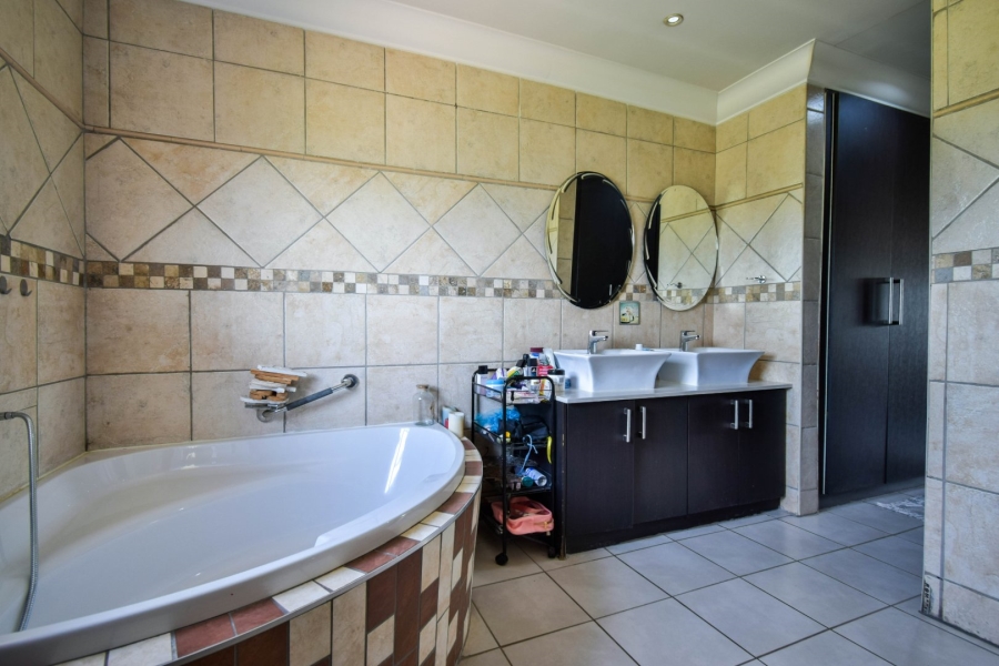 4 Bedroom Property for Sale in Zambezi Country Estate Gauteng
