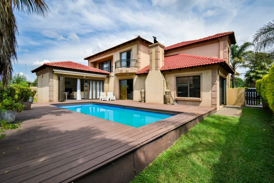 4 Bedroom Property for Sale in Zambezi Country Estate Gauteng