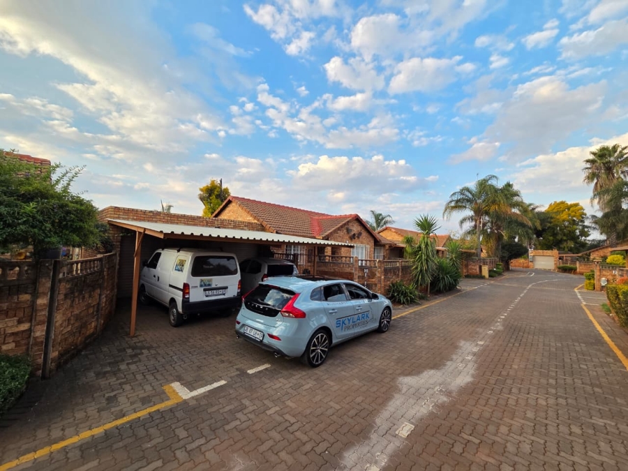 2 Bedroom Property for Sale in Doornpoort Gauteng