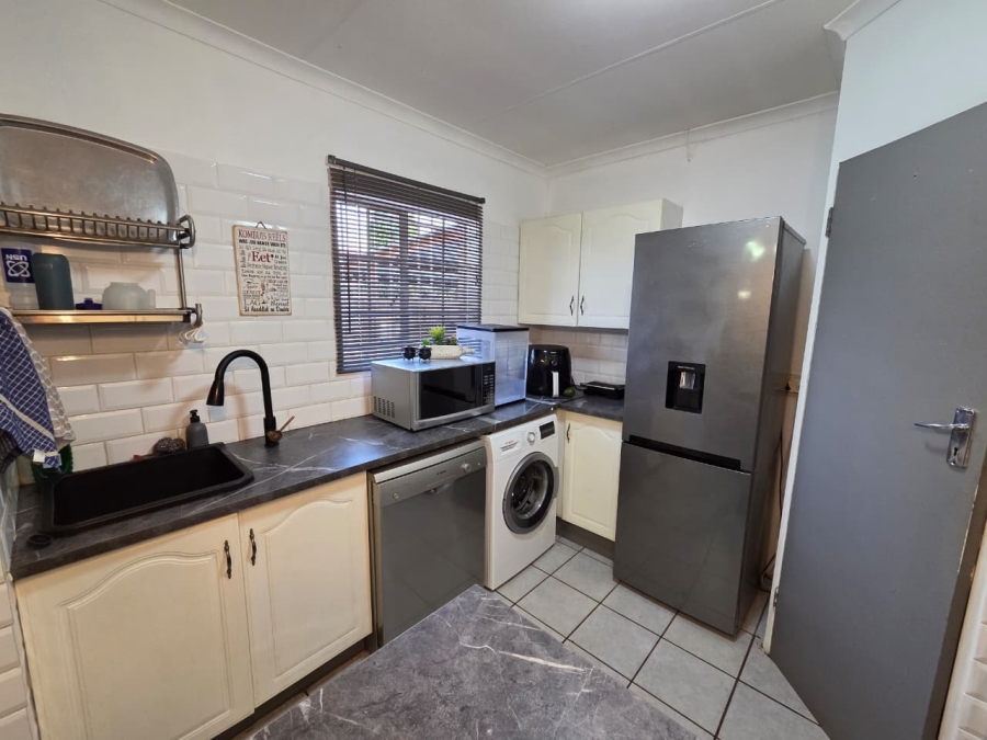 2 Bedroom Property for Sale in Doornpoort Gauteng