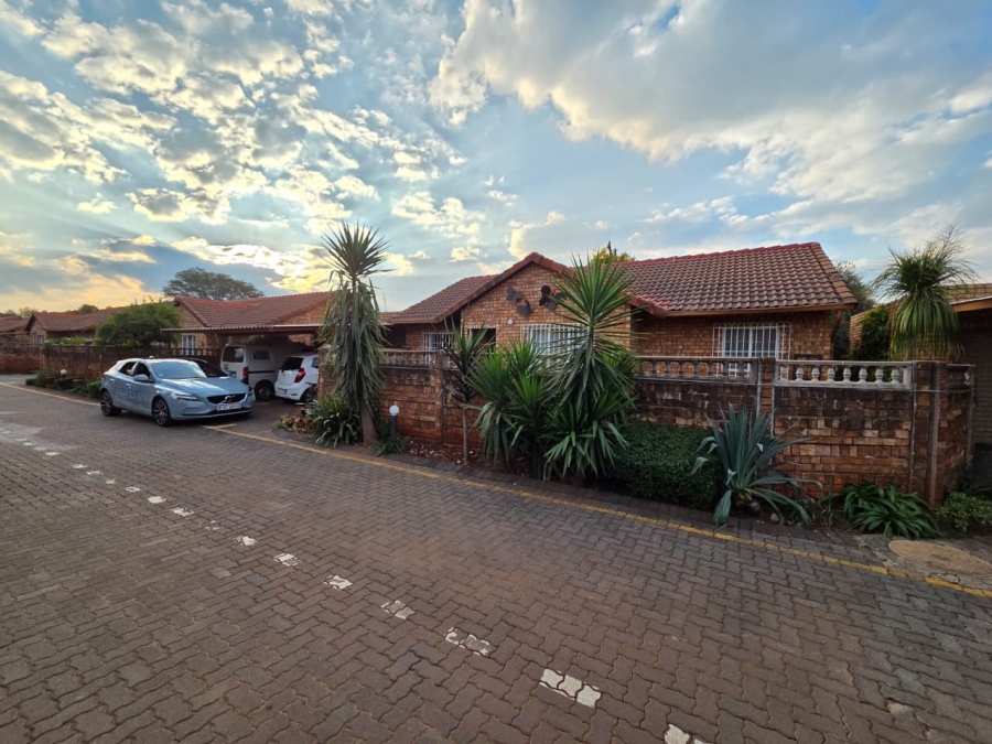 2 Bedroom Property for Sale in Doornpoort Gauteng