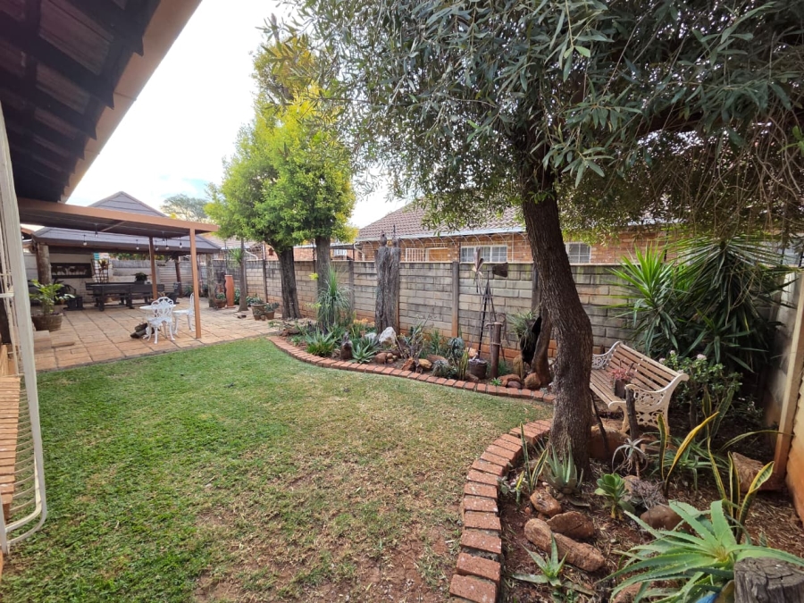 2 Bedroom Property for Sale in Doornpoort Gauteng