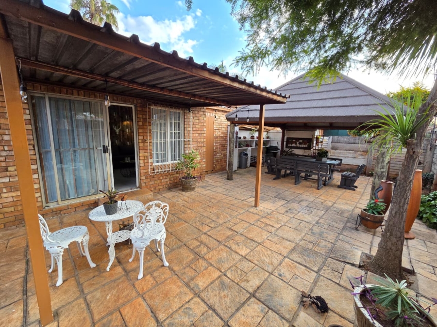 2 Bedroom Property for Sale in Doornpoort Gauteng