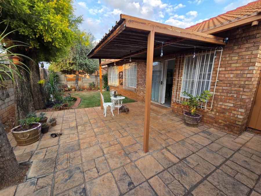 2 Bedroom Property for Sale in Doornpoort Gauteng